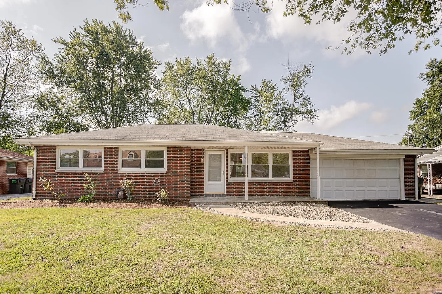 108 Dorchester Dr photo 1