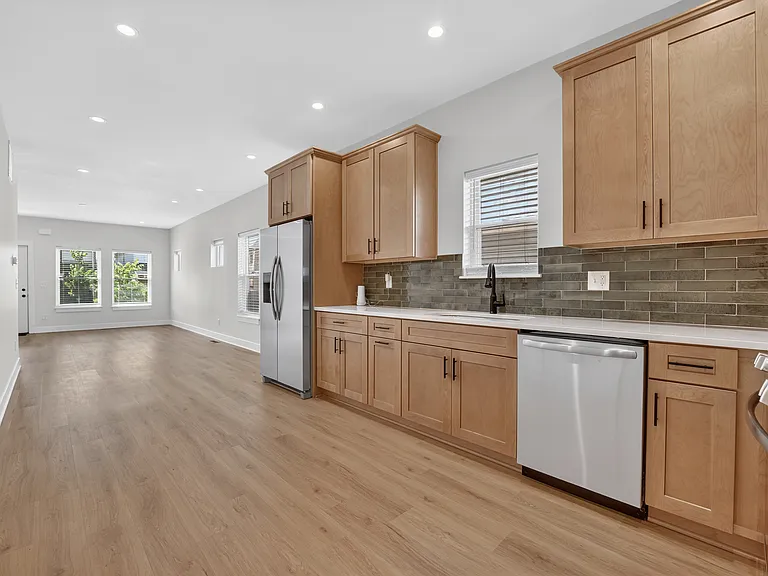 2439 Guilford Ave — Photo 7
