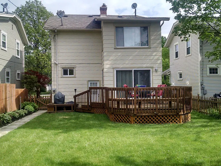 28 Triangle Ave — Photo 2