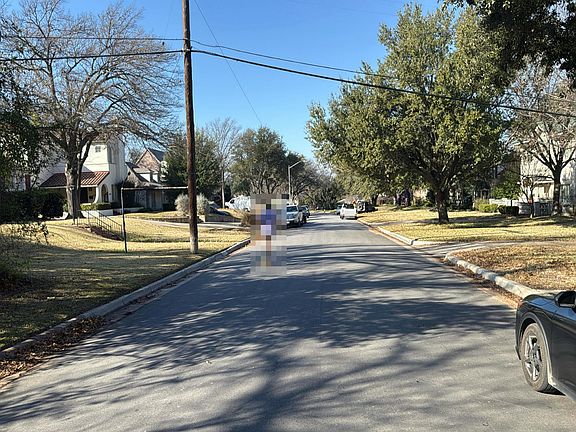 4th image of 3532 Park Hill Dr