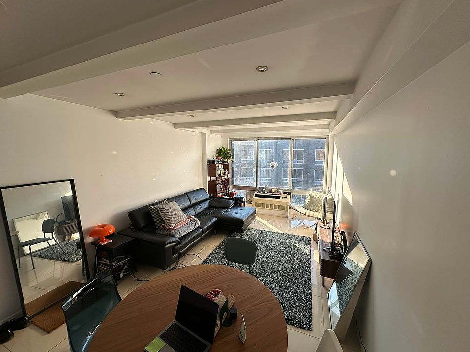1st image of 427 Sterling St #6