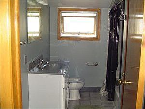 5th image of 137 N Ellwood Ave