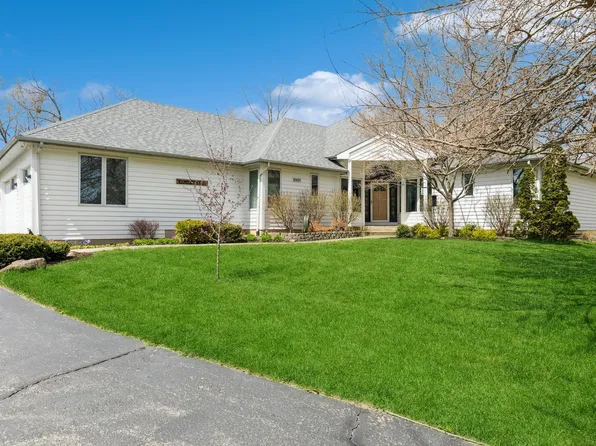 10601 Michigan Dr, Spring Grove, IL 60081