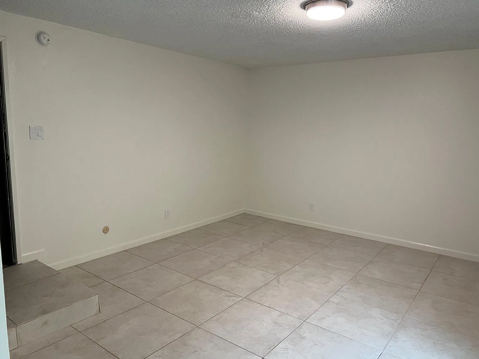 1552 N Mariposa Ave — Photo 2