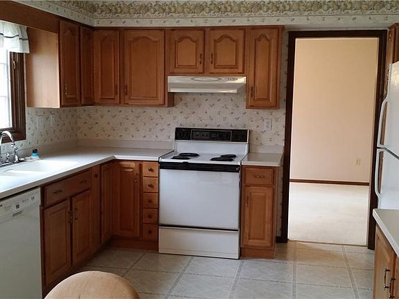 5th image of 16898 Lanier Ave