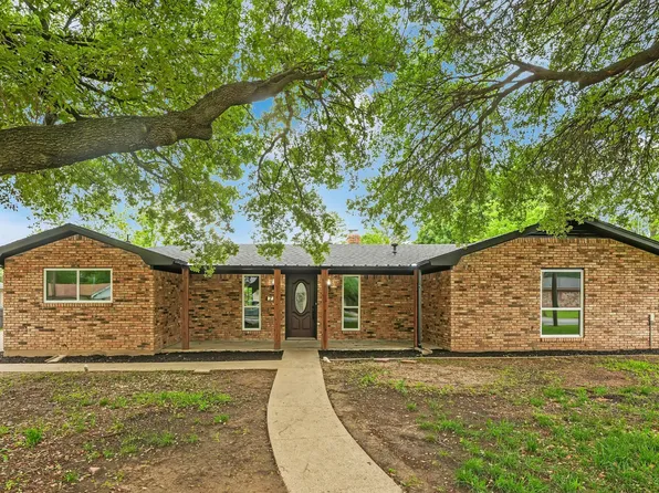 717 E Roewe St, Pilot Point, TX 76258