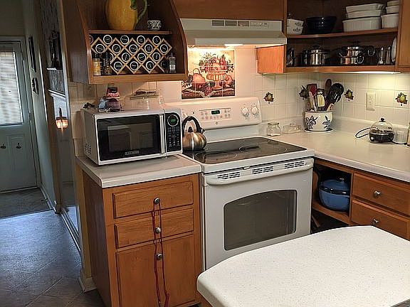 3rd image of 9141 Carlton Cir