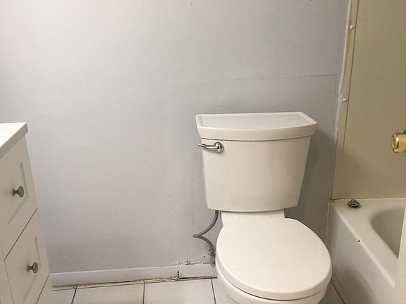 5th image of 514 Forest St