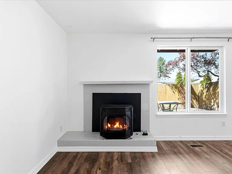 186 E Elwood Ln — Photo 6