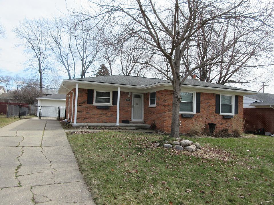 1st image of 685 Ashburnham St