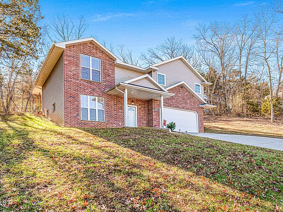 3rd image of 2705 Briarwood Dr