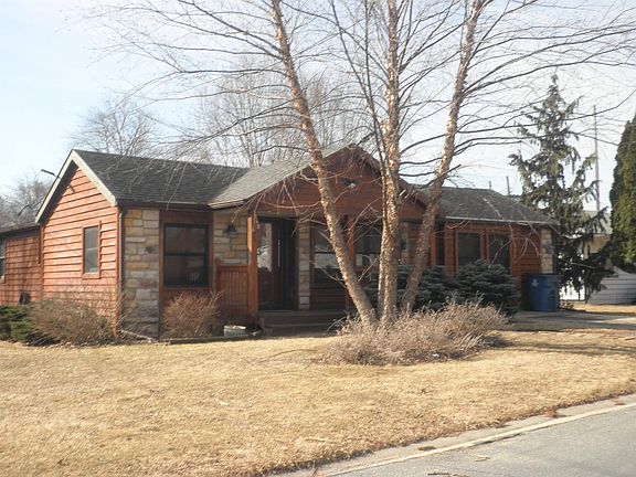 2nd image of 105 E Oakwood Dr