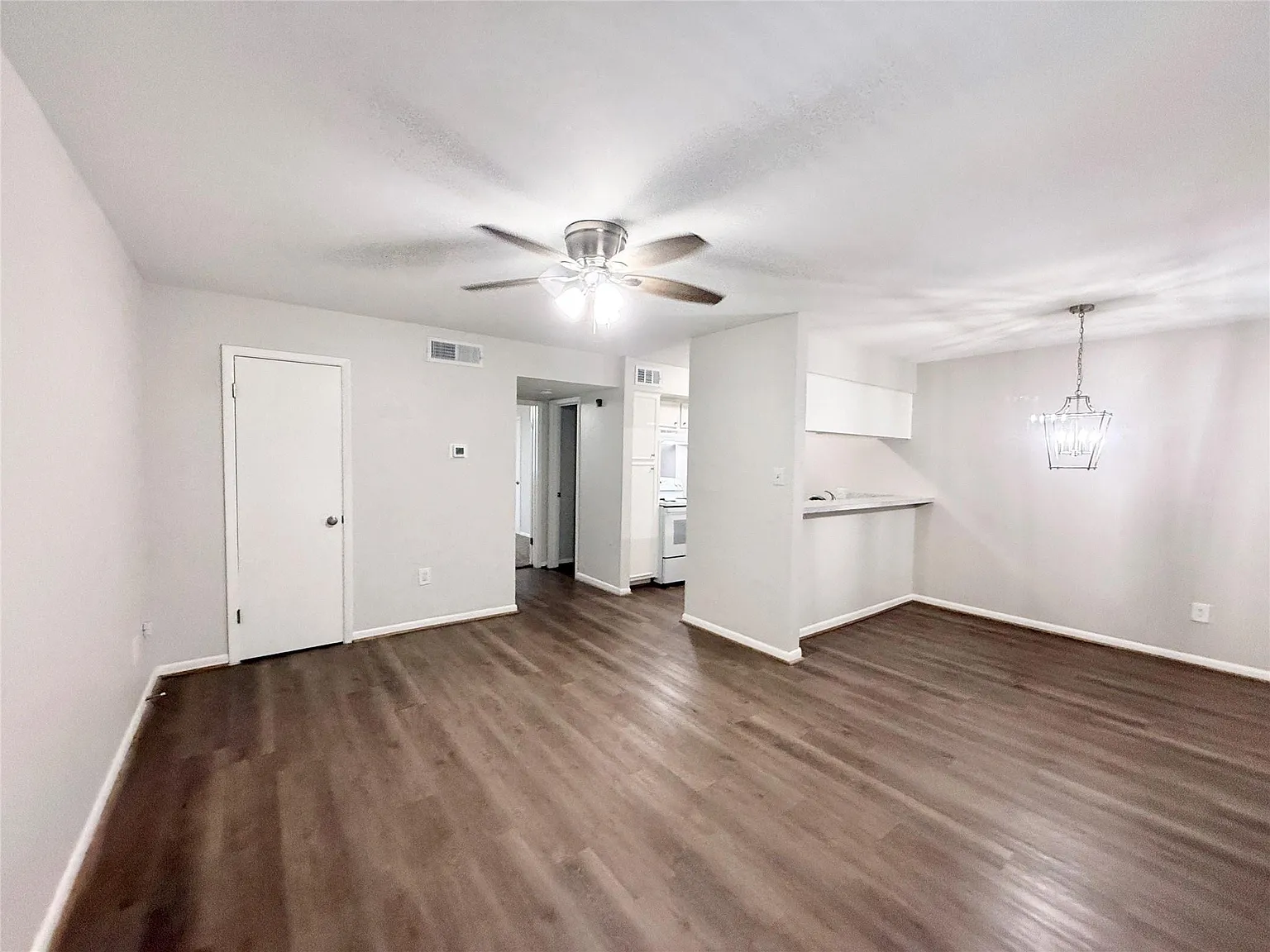 1 bed, 1.0 bath, $725 — Photo 2