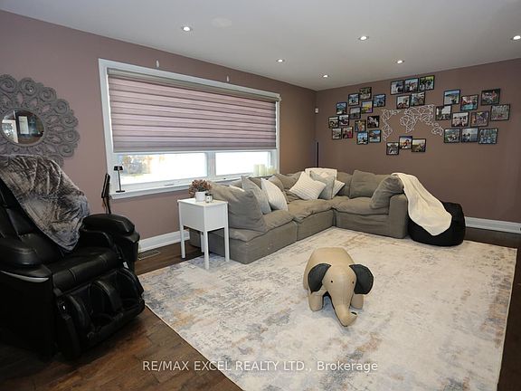 2nd image of 16 Aldenham Cres