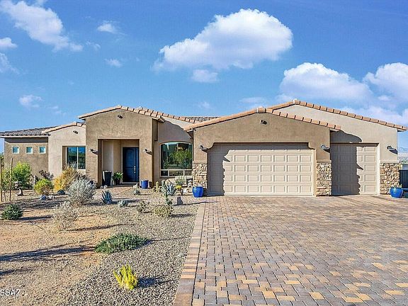 3rd image of 233 N Palomino Run Pl