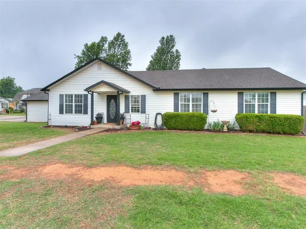 107 SW 2nd St, Tuttle, OK 73089