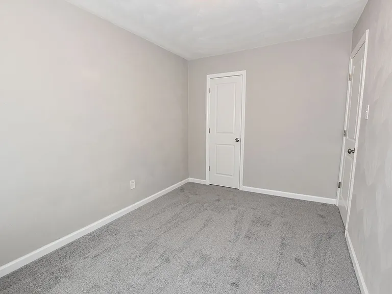 1324 W 38th St — Photo 12