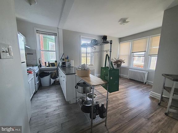 2nd image of 4960 Chestnut St #2