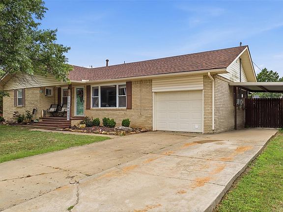 2nd image of 1209 Meadowbrook Ln