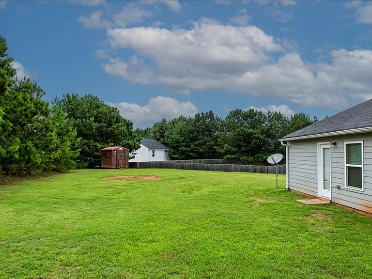 1715 Cheryl Ln — Photo 3