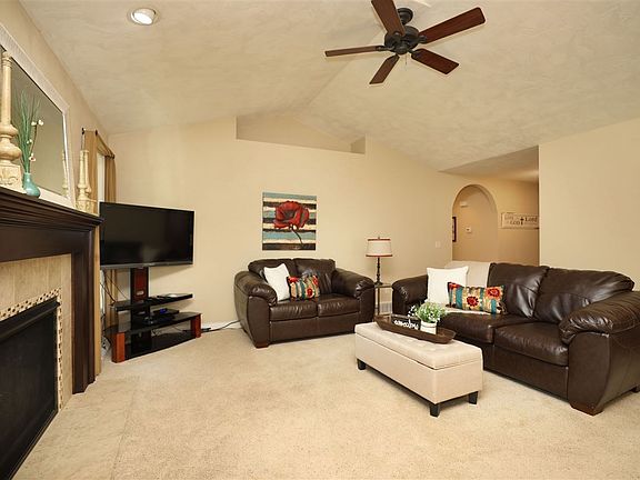 4th image of 1912 Mimosa Ln