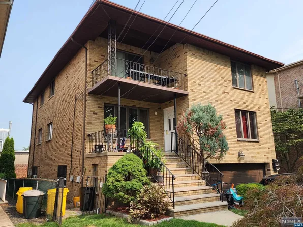 439 3rd St, Palisades Park, NJ 07650