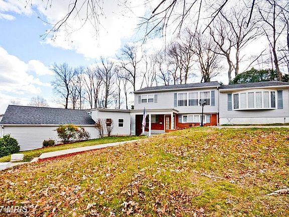 2nd image of 3217 Berkley Ln