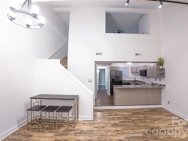 100 Willow Run Dr #2 — Photo 4
