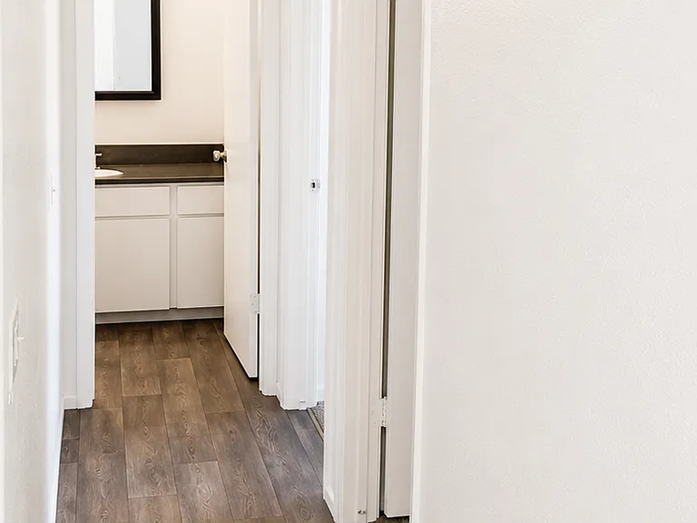 Cedar Cliff Apartments — Photo 8