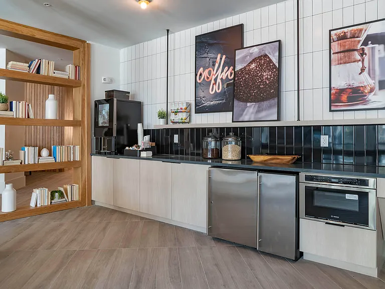 Essex Luxe Apartments — Photo 31