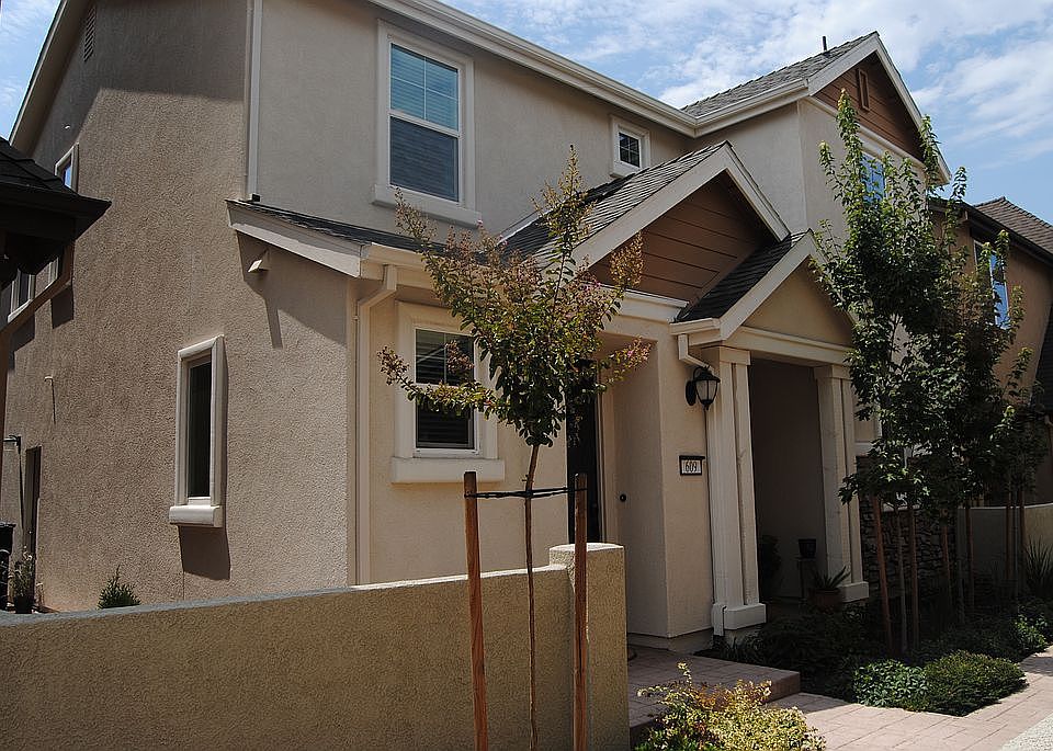 2nd image of 609 Saint Armel Pl