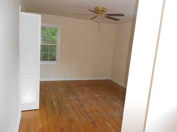 5th image of 2417 Santa Monica Dr SE