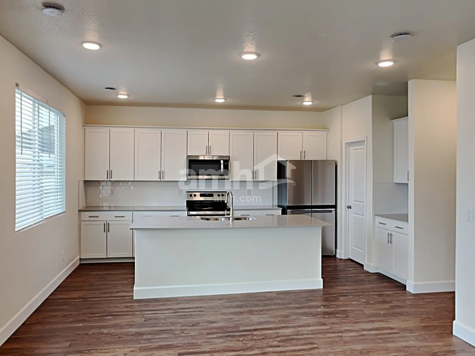 5 bed, 3.0 bath, 2534 sqft, $3,230 — Photo 3