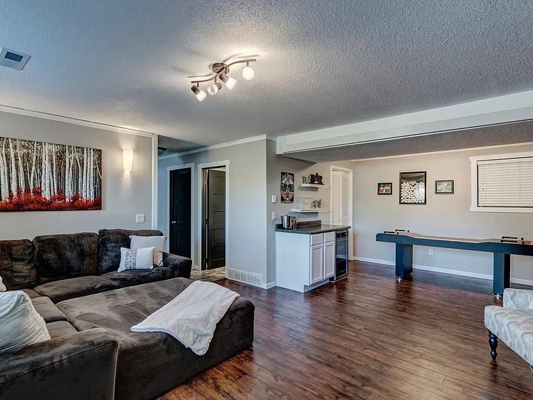1425 Burns Dr — Photo 21