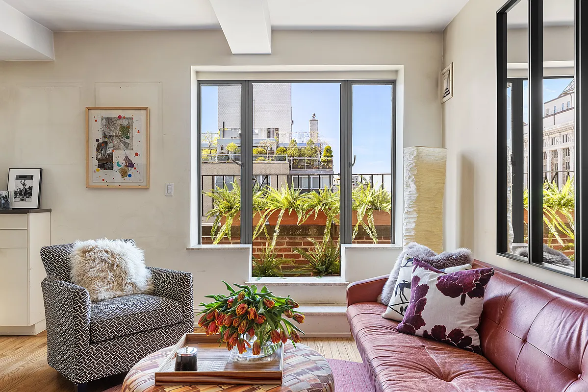 200 East 16th St Unit 19D  