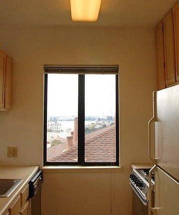 5th image of 859 Vermont St APT 5