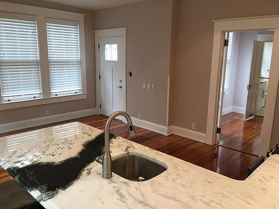 5th image of 604 S Newport Ave