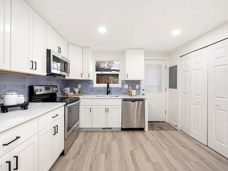 5819 S Pearl St — Photo 11