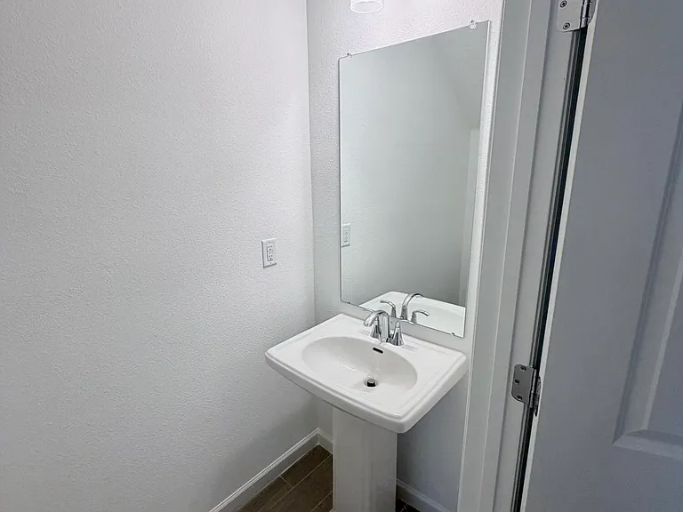 2113 Windward Cay Ln — Photo 32