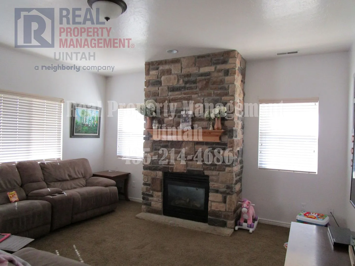 Beautiful 3 Bedroom 2 Bathroom Home — Photo 3