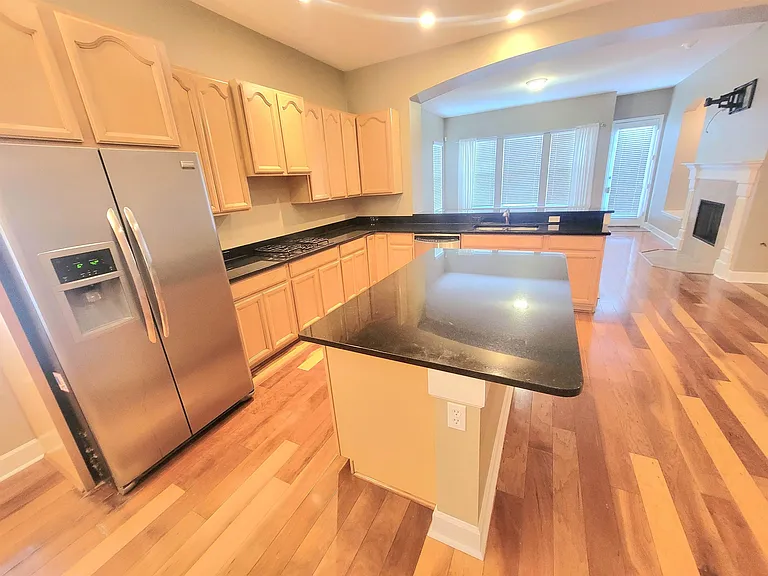 2482 Goldenrod Way #- — Photo 7