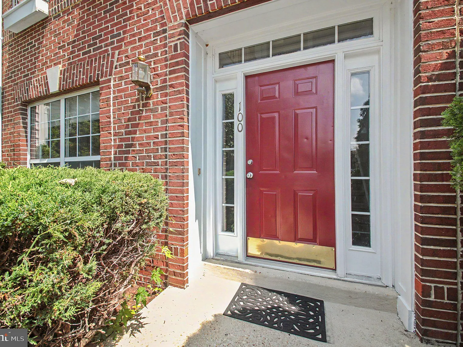 3 bed, 3.5 bath, 1950 sqft, $4,000 — Photo 2