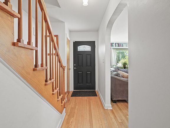 4th image of 2707 Helen St