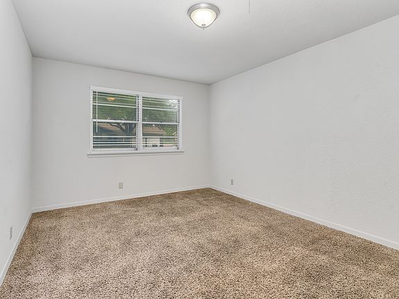 5th image of 4716 Fawn Dr