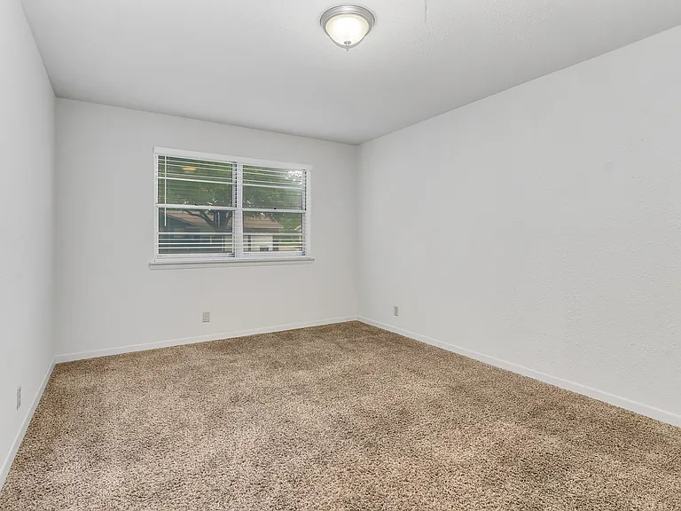 4716 Fawn Dr — Photo 5