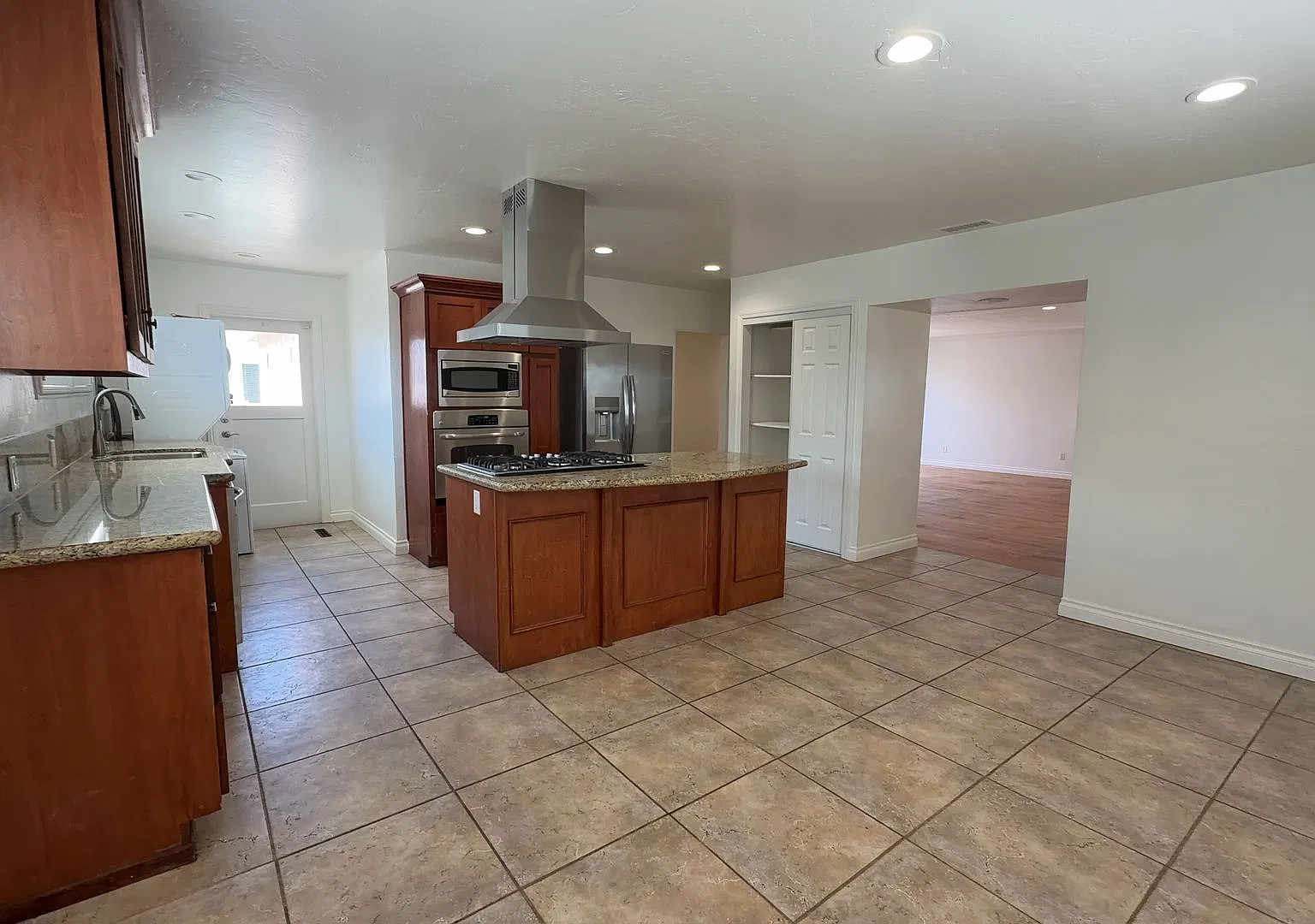 4BD 2 BA on Dorothy Way! — Photo 3