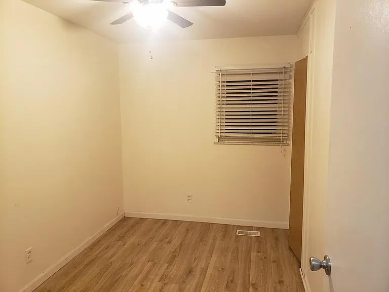 806 Maplepark Dr — Photo 9
