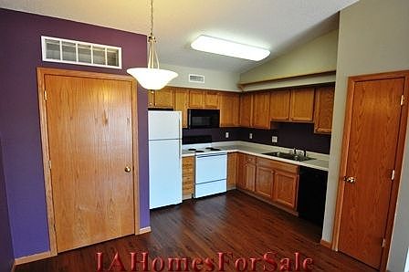 Eat-in Kitchen