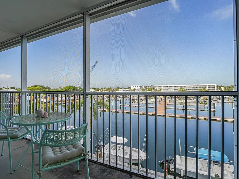 37 Yacht Club Dr #310 — Photo 30