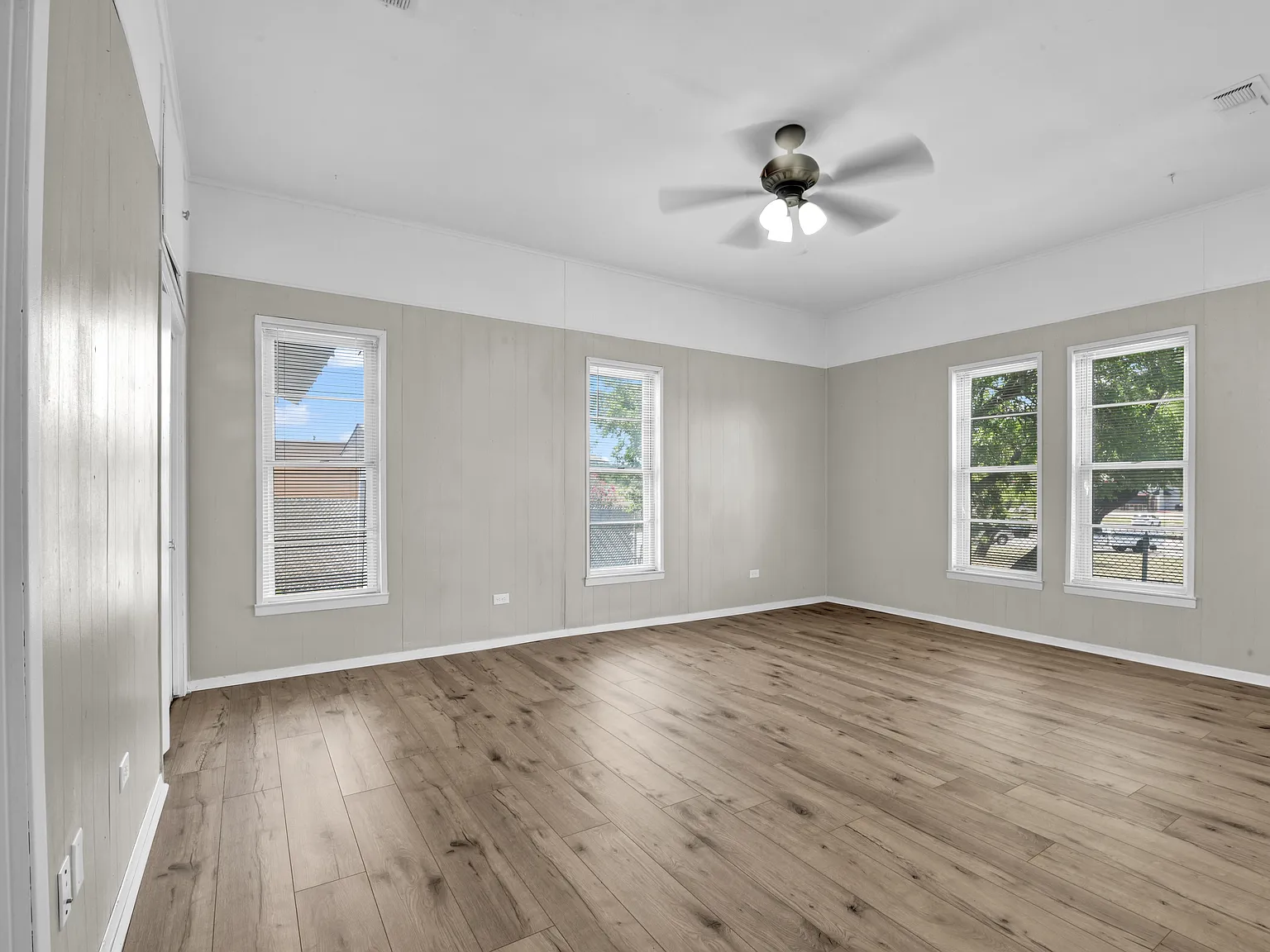 200 SW 6th Ave — Photo 4
